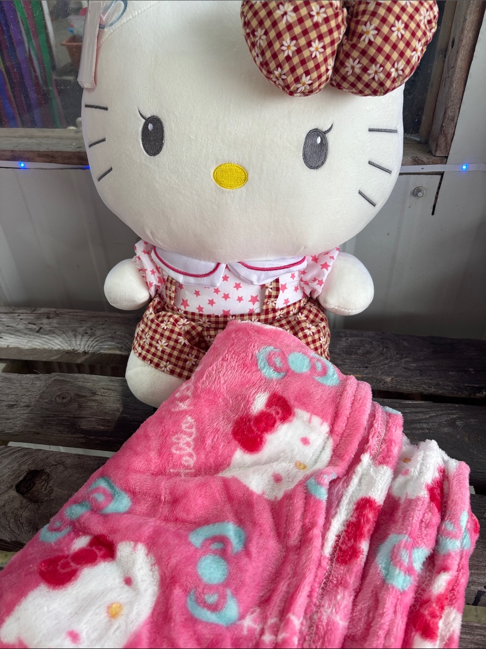 Hello Kitty Plush & Pink Hello Kitty Throw Blanket Set